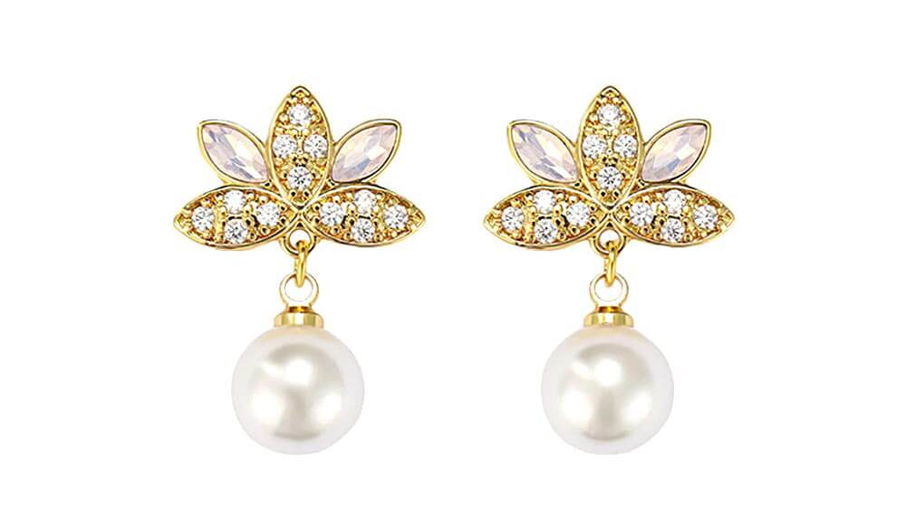 Unraveling the Mystery: How to Pronounce Kamala Harris and the Timeless Elegance of Pearl Earrings